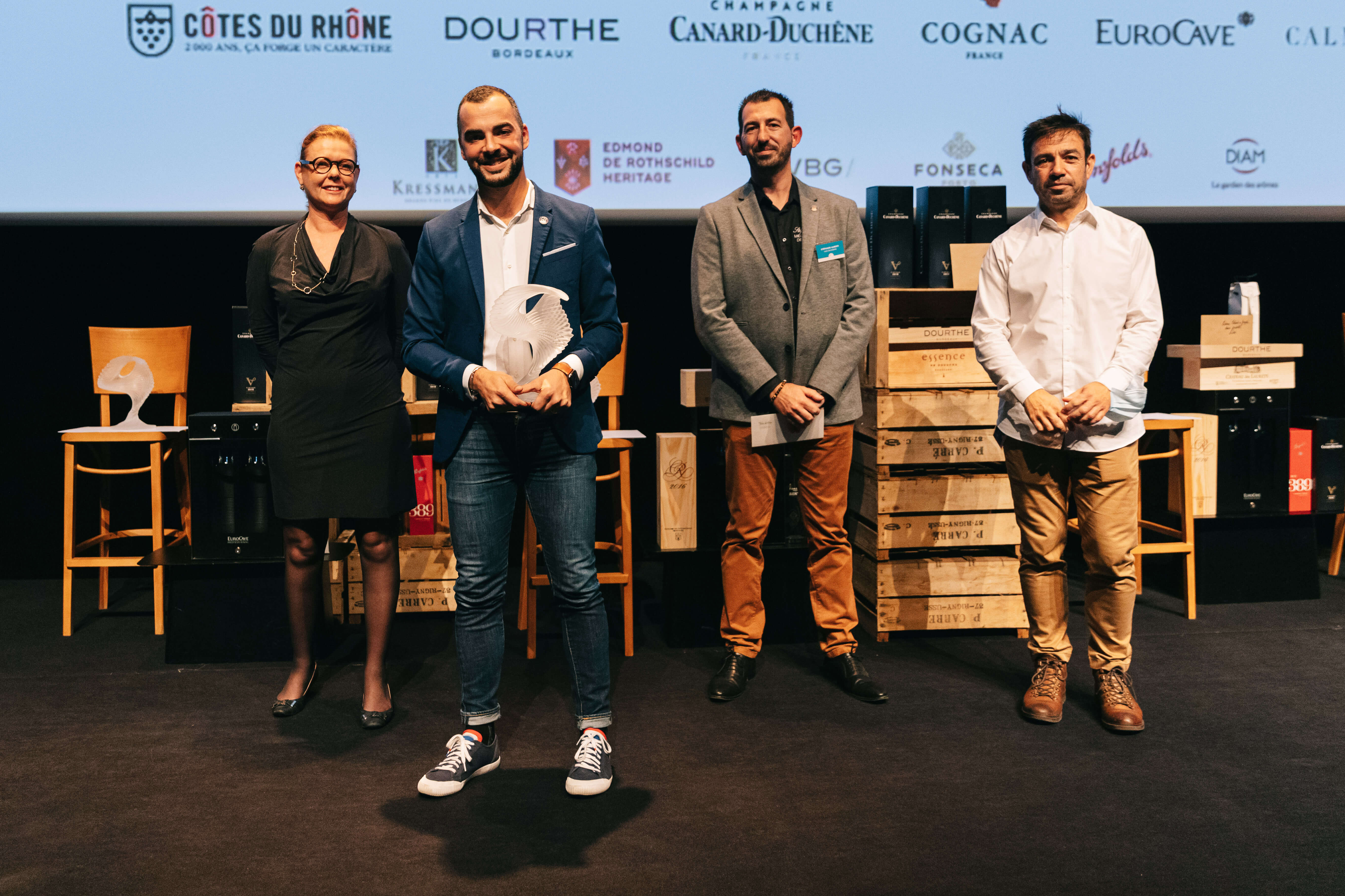 Remise prix Meilleur jeune caviste de France à A. ZAOUK par les partenaires Calmels & Joseph (H van den Akker & J Camps) avec S ALBERTI (MCF 2014)
crédit : Solène Guillaud